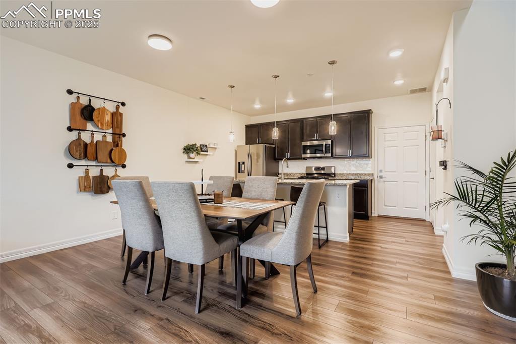 Image 5 of 28: Dining Area