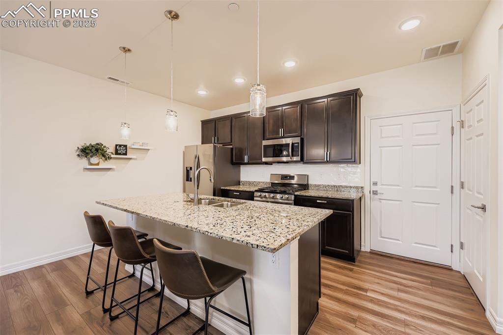 Image 9 of 28: Kitchen