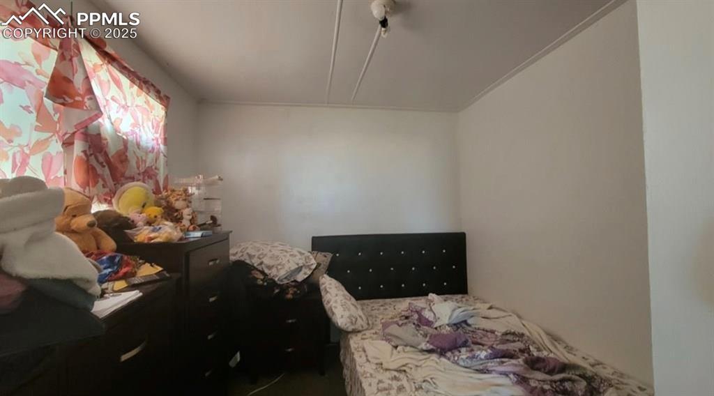 Image 7 of 16: Bedroom