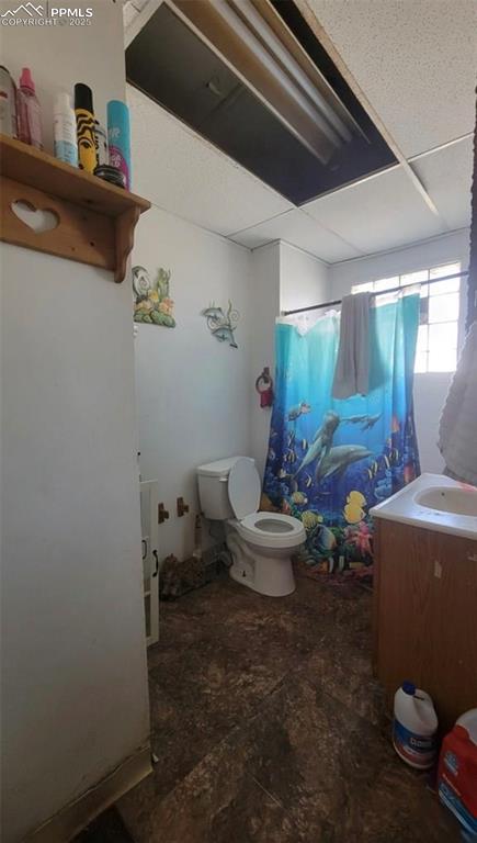 Image 8 of 16: Bathroom