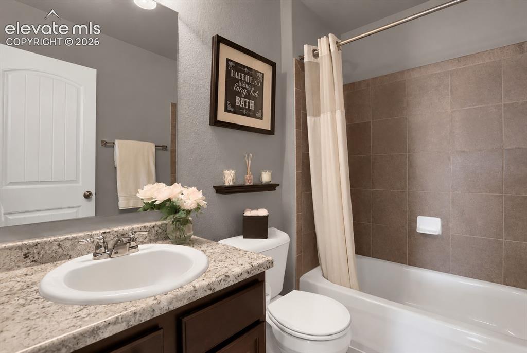 Image 5 of 8: Bathroom