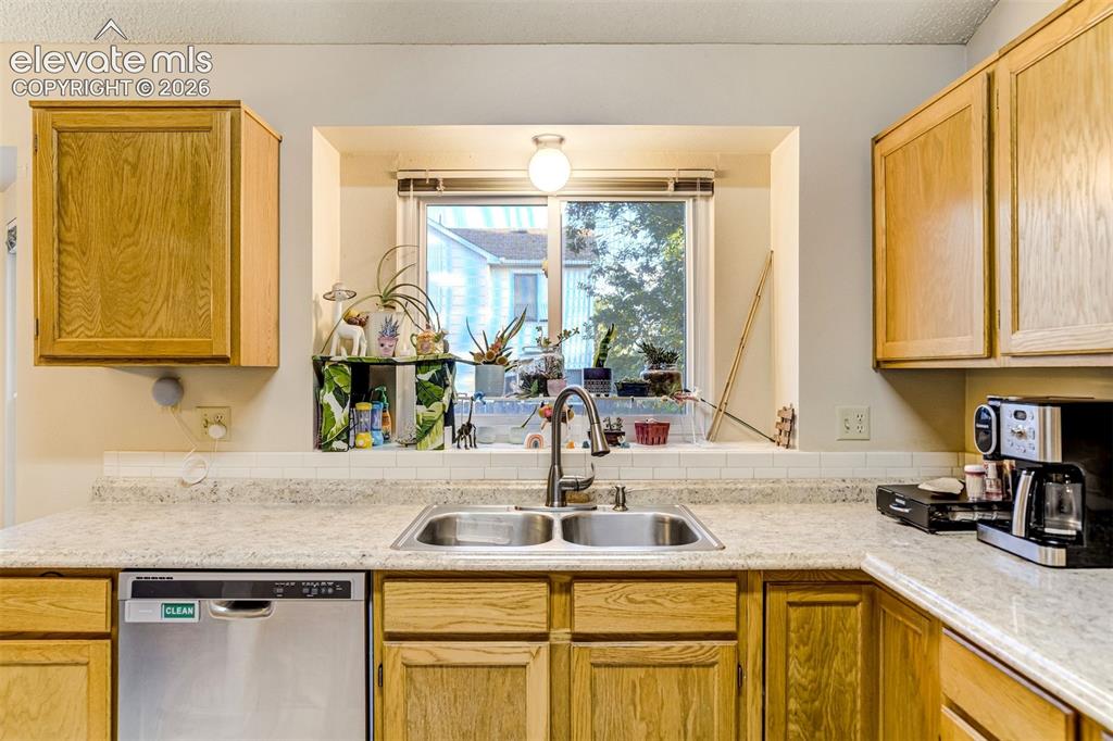 Image 20 of 46: Kitchen