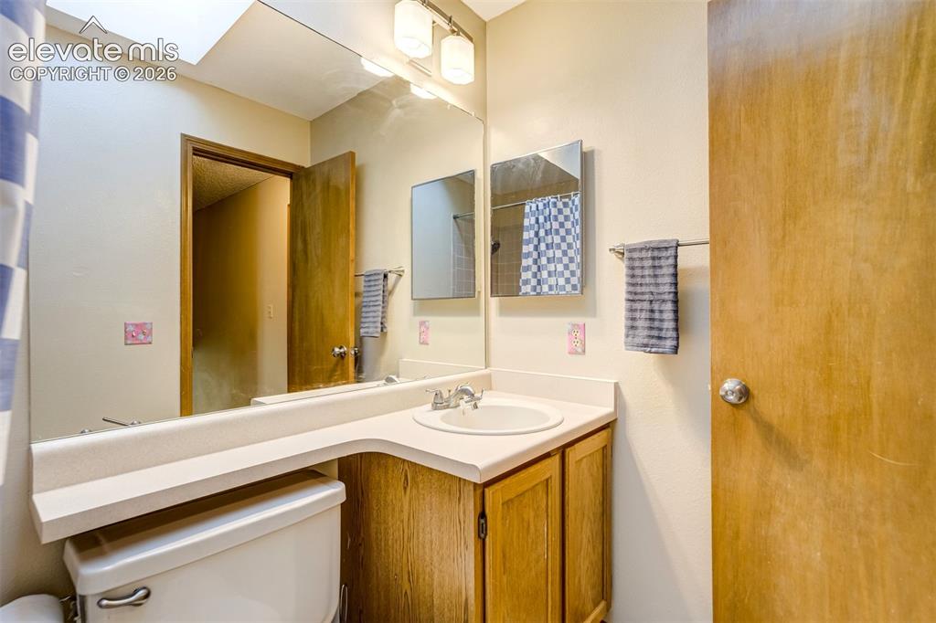 Image 33 of 46: Bathroom