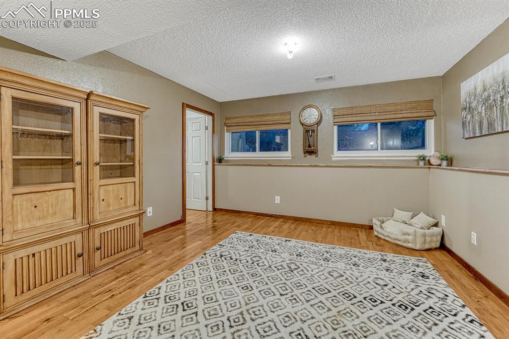 Image 16 of 48: Family Room