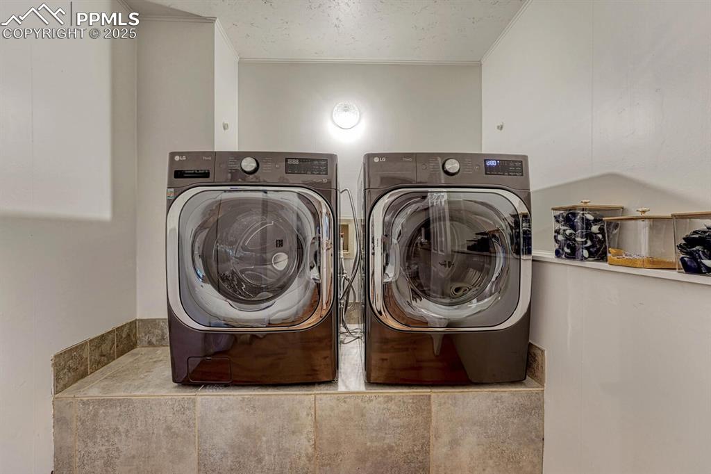 Image 17 of 48: Laundry Room