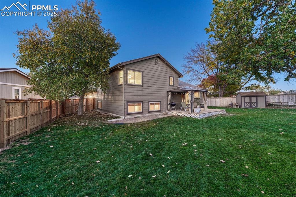 Image 29 of 48: Backyard