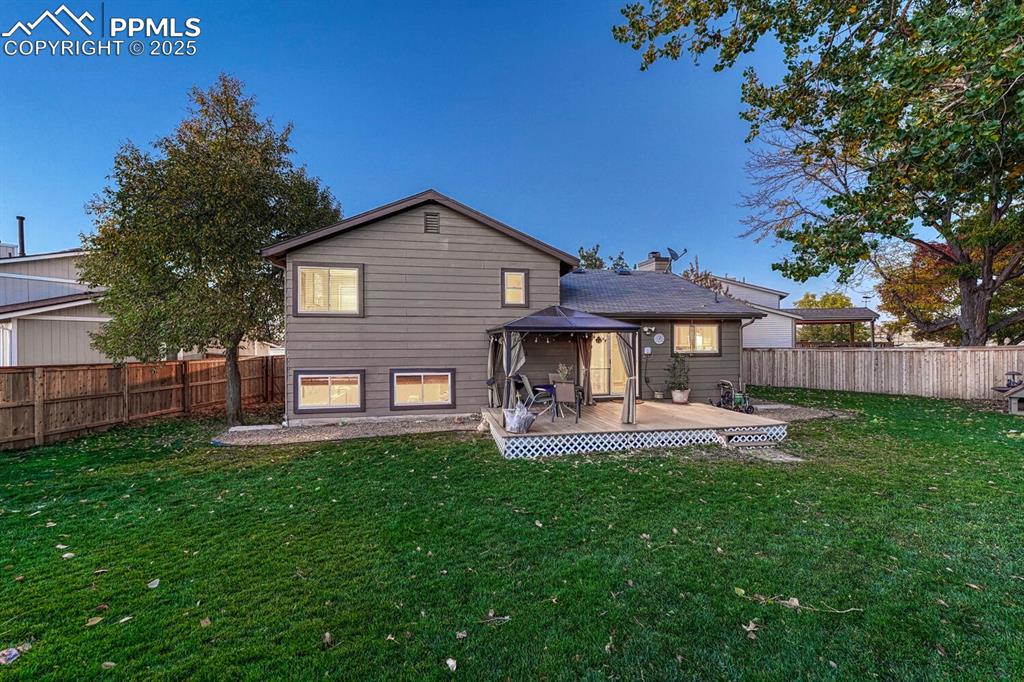 Image 32 of 48: Backyard