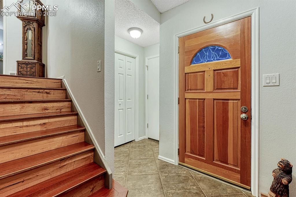 Image 5 of 48: Entryway