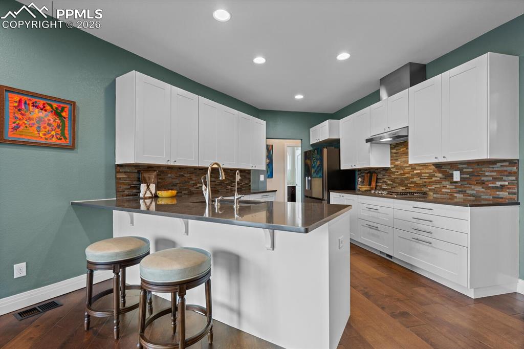 Image 12 of 32: Kitchen