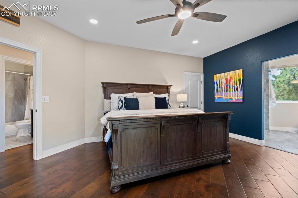 Image 15 of 32: Bedroom