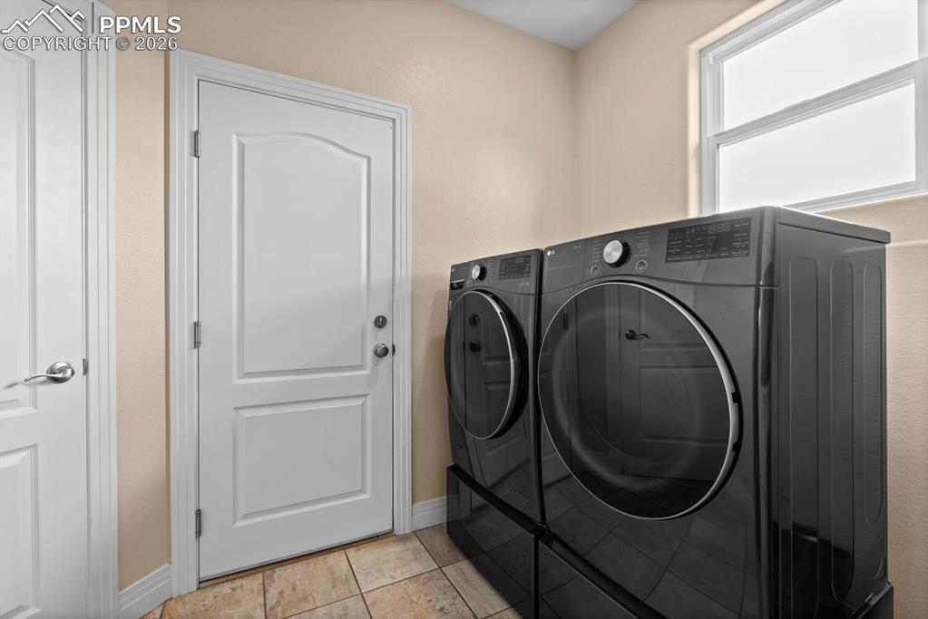 Image 20 of 32: Laundry