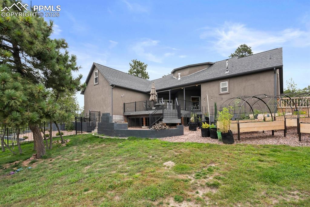 Image 24 of 32: Back of Structure