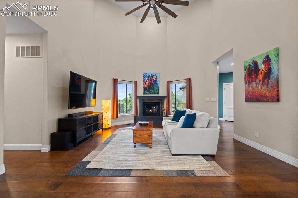 Image 9 of 32: Living Room