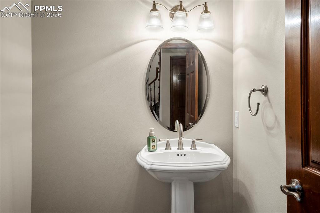 Image 10 of 29: Bathroom