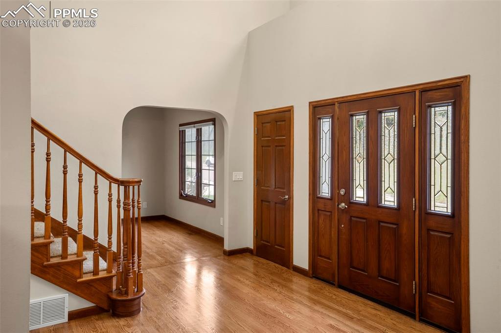 Image 11 of 29: Entry