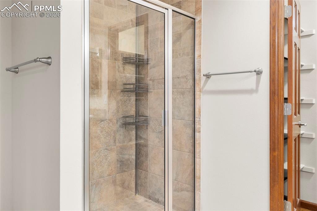 Image 17 of 29: Bathroom