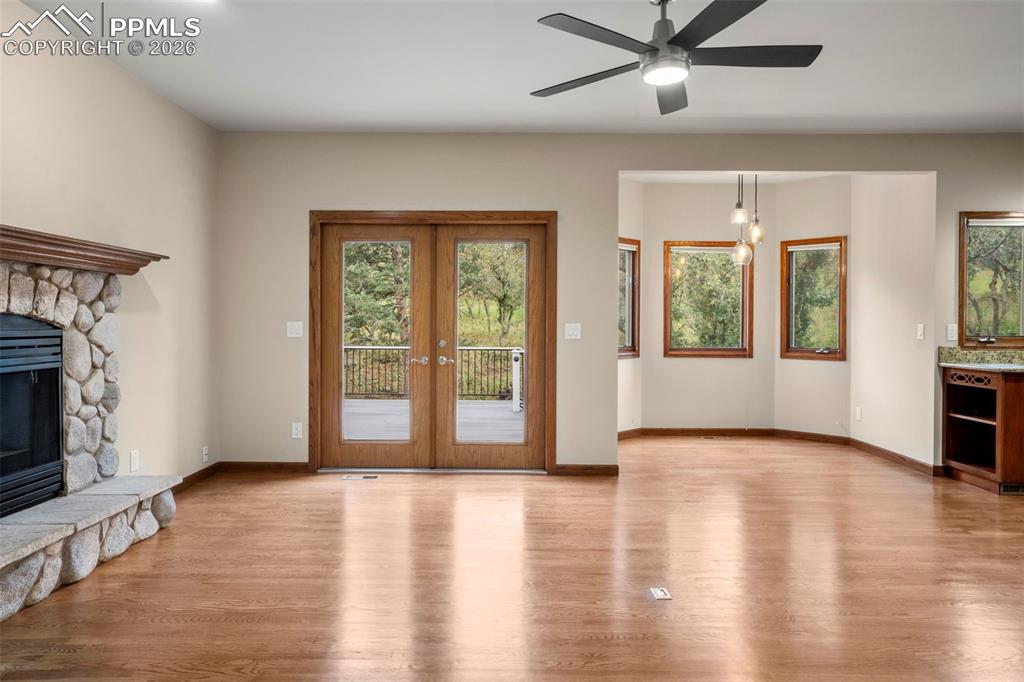 Image 7 of 29: Living Room