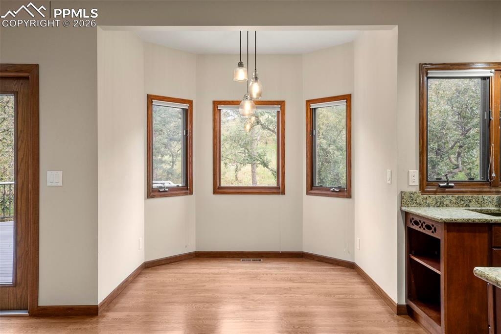 Image 8 of 29: Dining Area