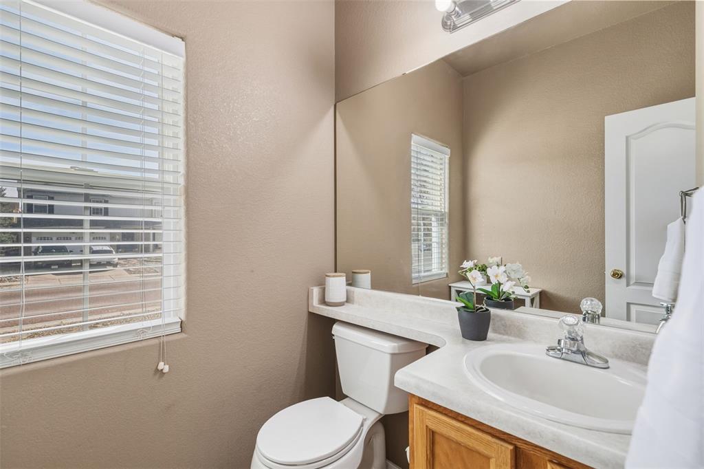 Image 12 of 30: MAIN LEVEL HALF BATHROOM