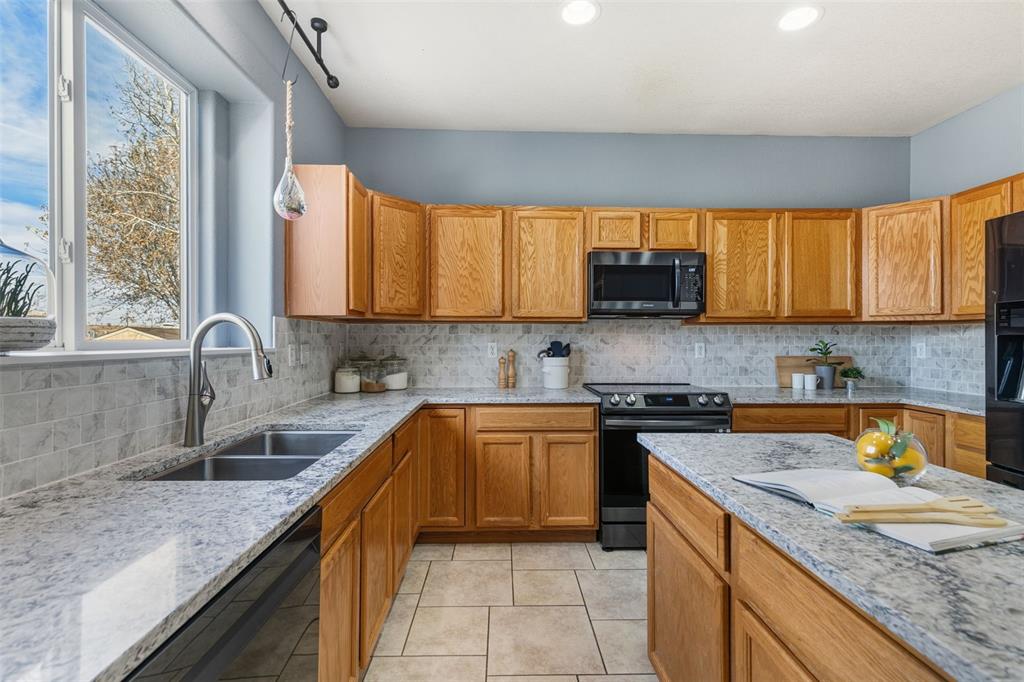 Image 9 of 30: KITCHEN HAS LOTS OF BEAUTIFUL QUARTZ COUNTERTOPS, PERFECT FOR COOKING & ENT
