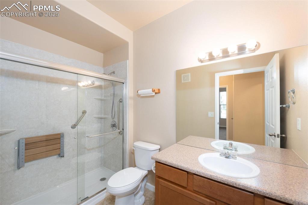 Image 21 of 31: Bathroom