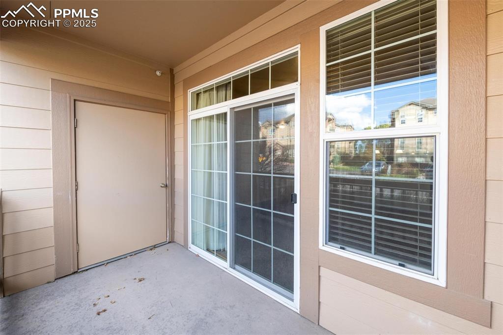 Image 23 of 31: Entry