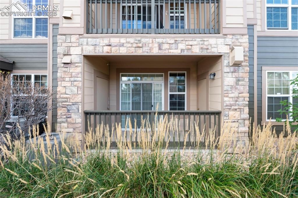 Image 26 of 31: Entry