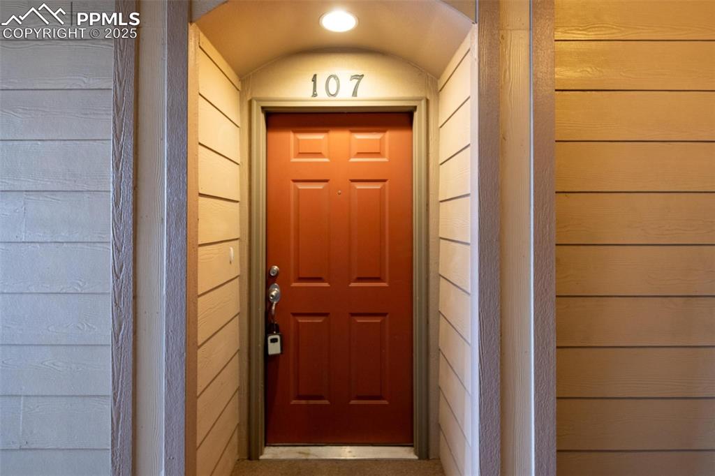 Image 4 of 31: Entry