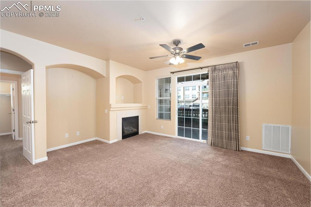 Image 7 of 31: Living Room