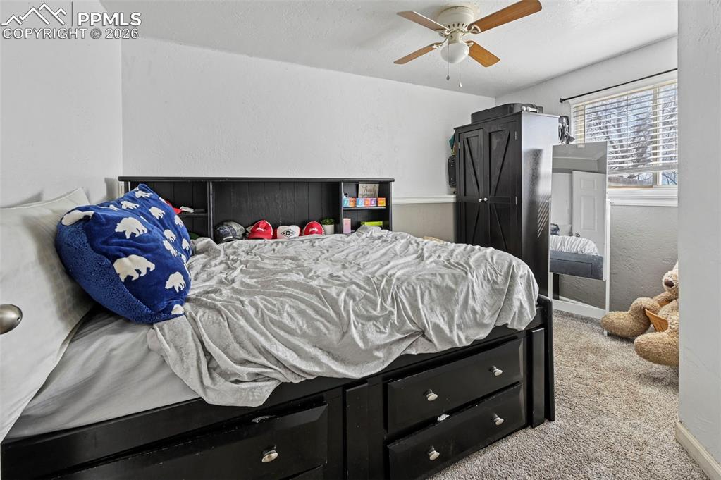 Image 15 of 32: Bedroom