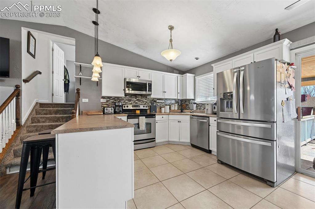 Image 5 of 32: Kitchen