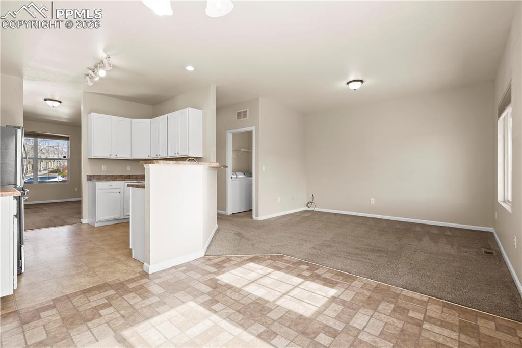 Image 13 of 32: Kitchen