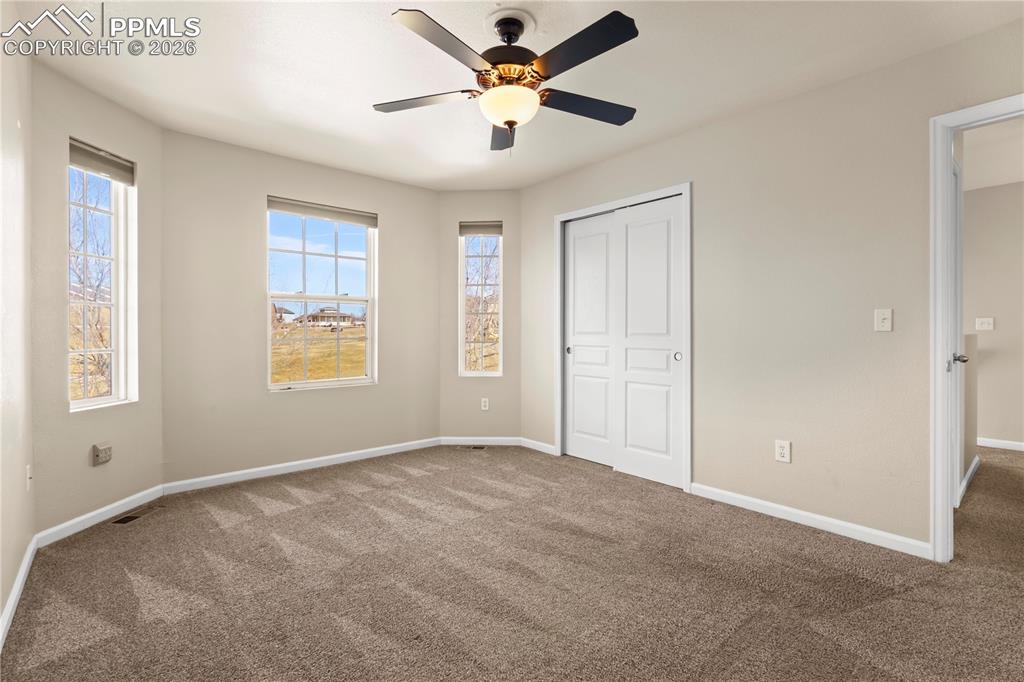 Image 18 of 32: Bedroom