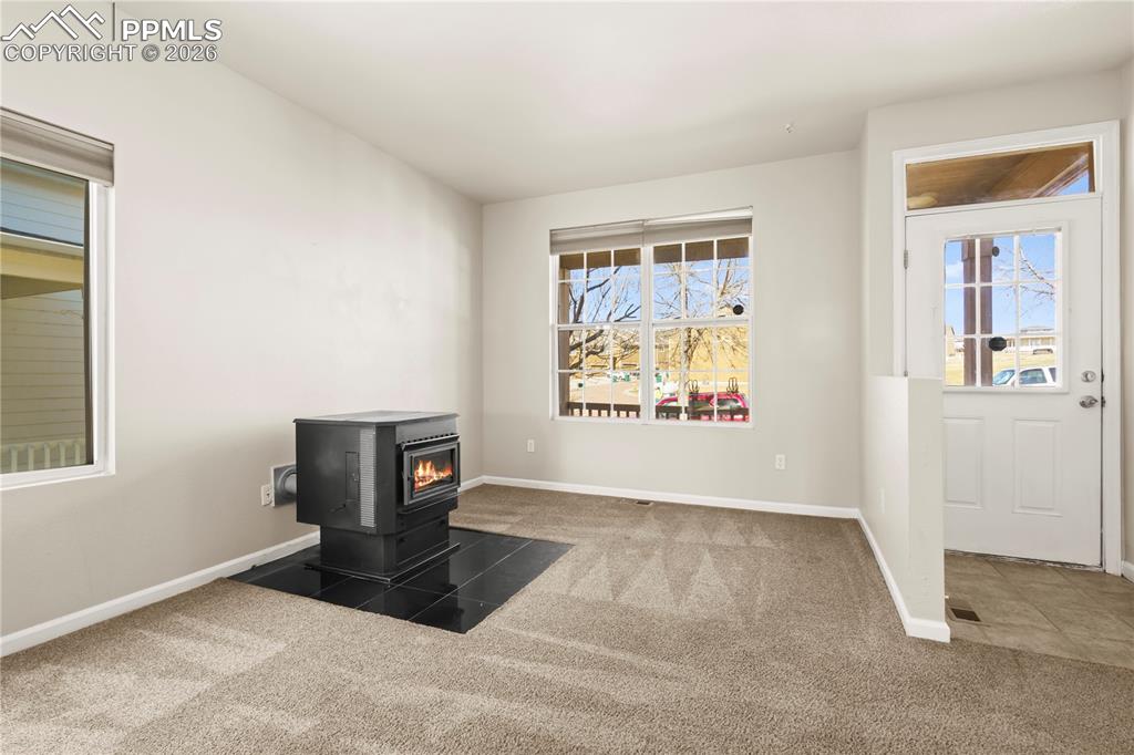 Image 4 of 32: Living Room