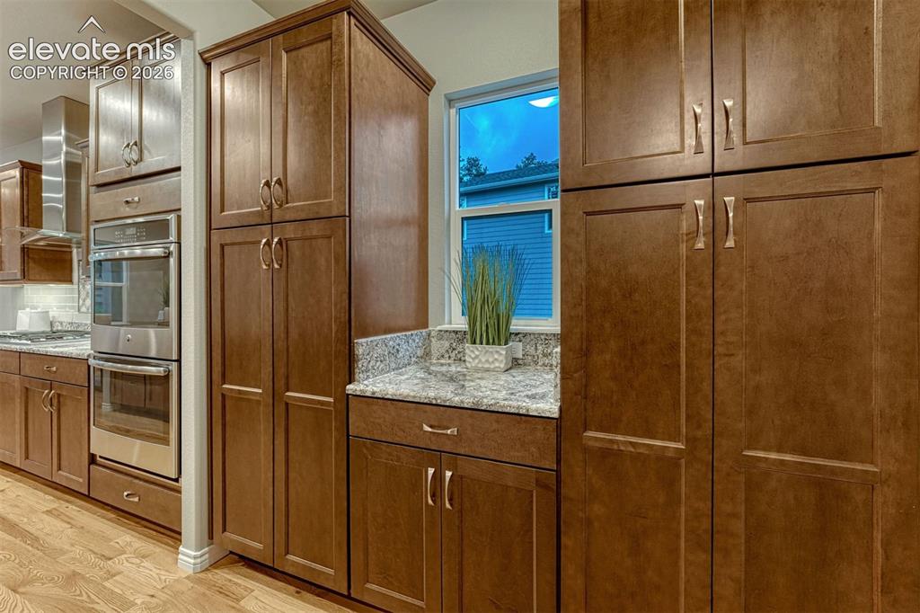 Image 13 of 29: Kitchen