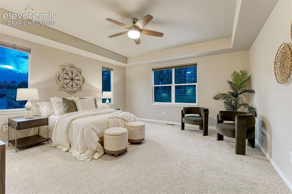 Image 18 of 29: Bedroom