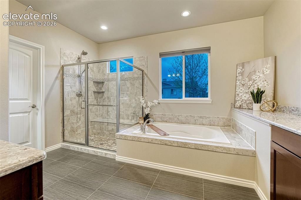 Image 19 of 29: Bathroom