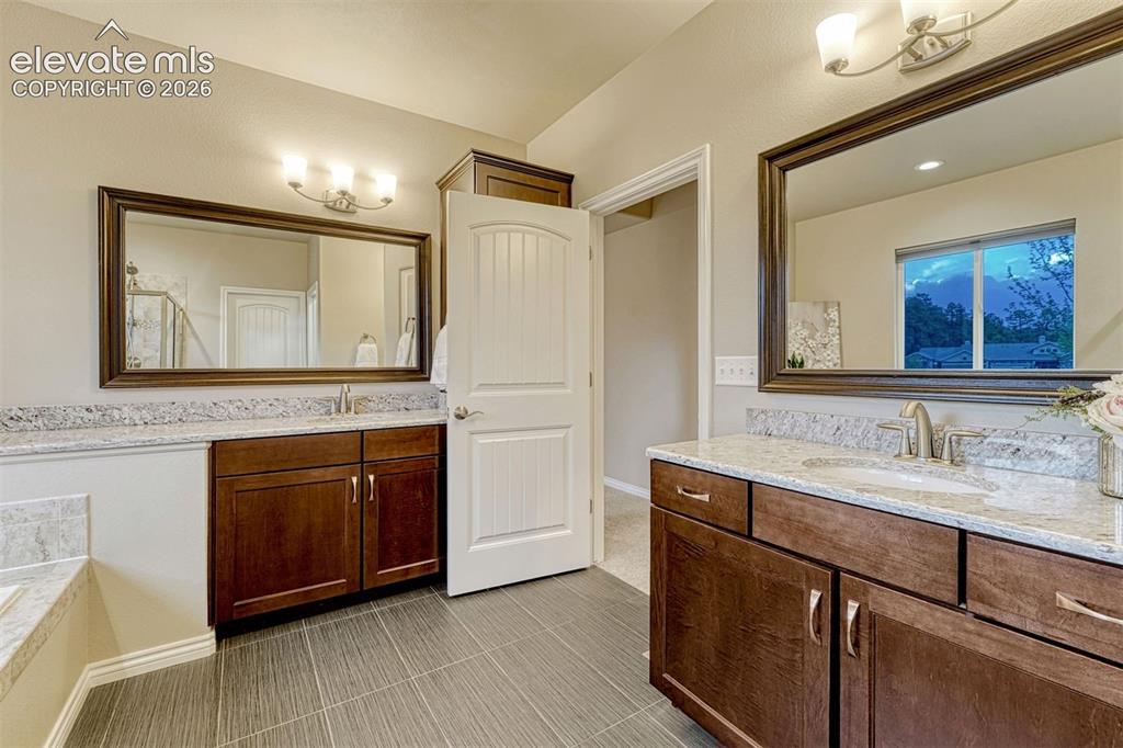 Image 20 of 29: Bathroom