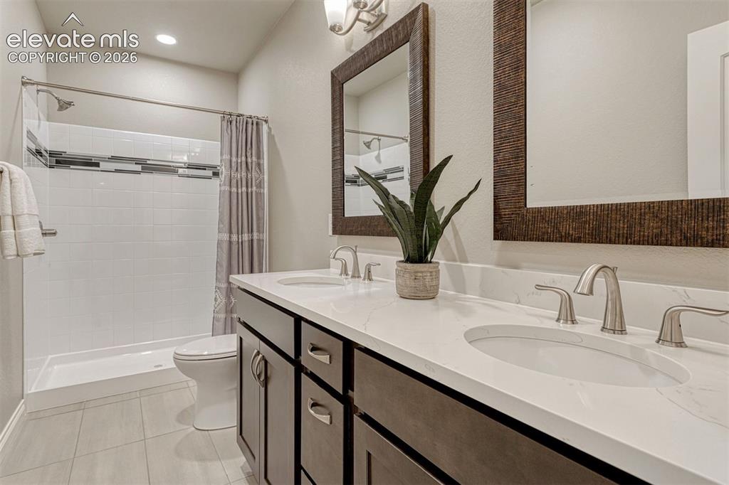 Image 26 of 29: Bathroom