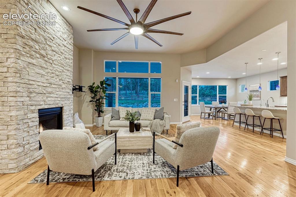 Image 4 of 29: Living Room