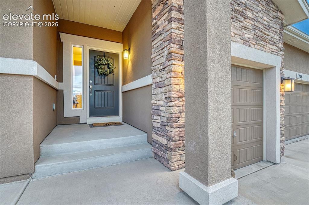 Image 8 of 29: Entry