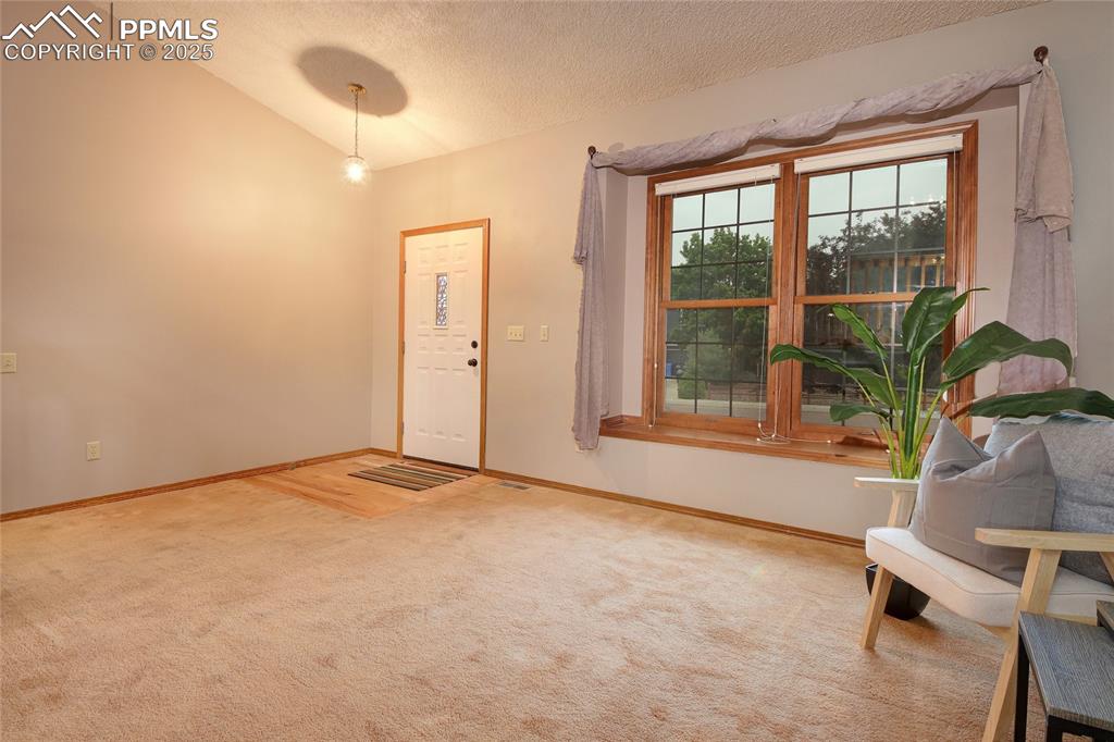 Image 13 of 29: Entry