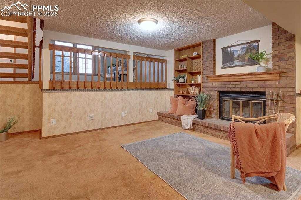 Image 16 of 29: Living Room