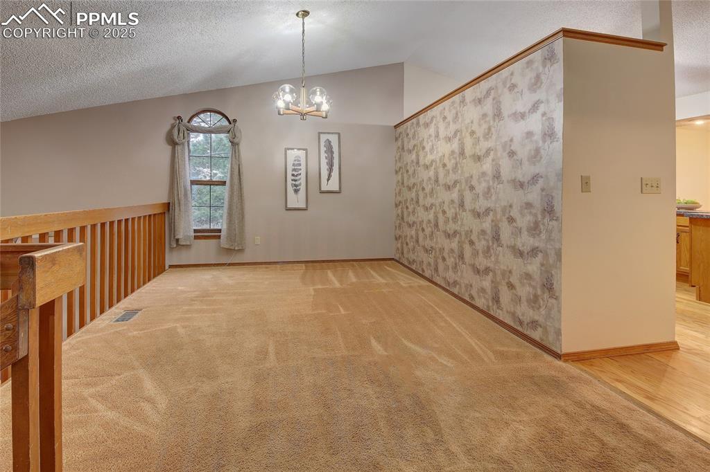 Image 19 of 29: Dining Area