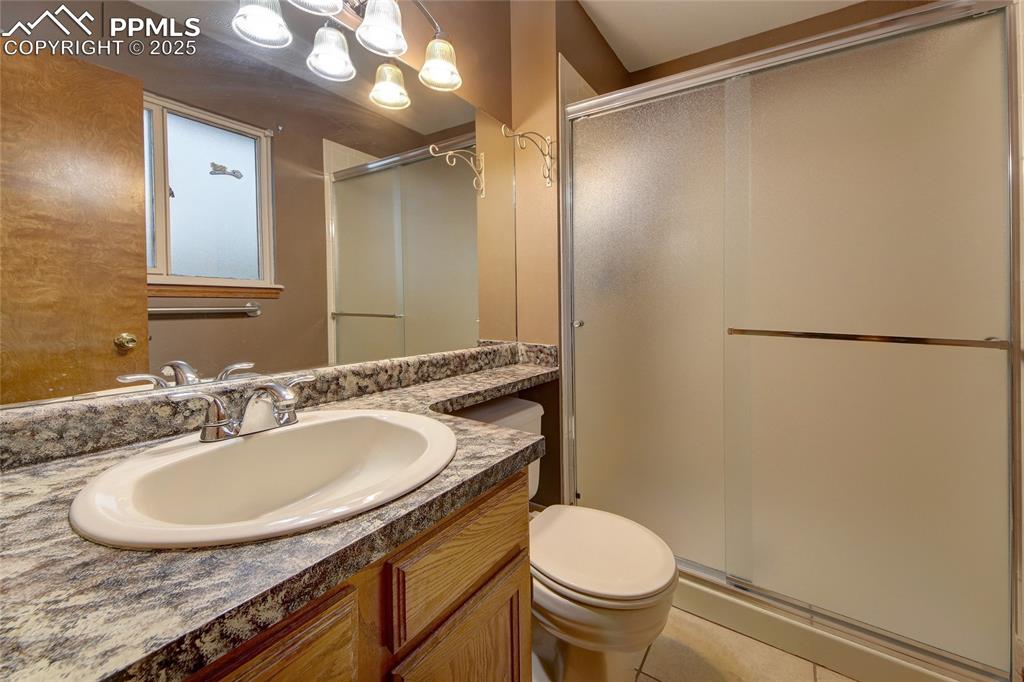 Image 21 of 29: Bathroom