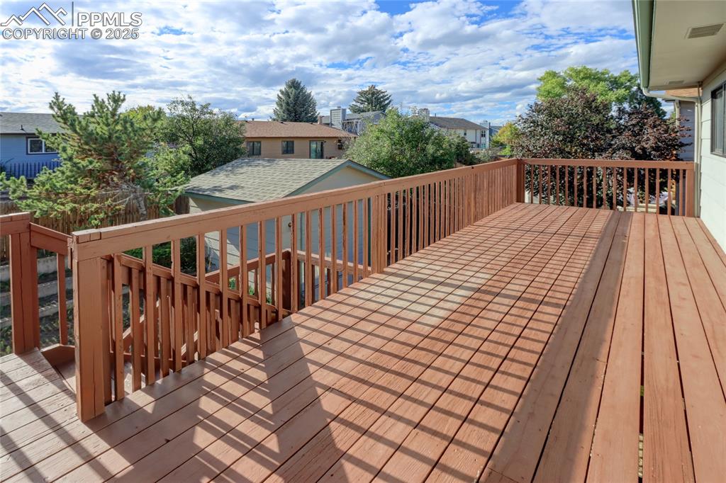 Image 24 of 29: Deck