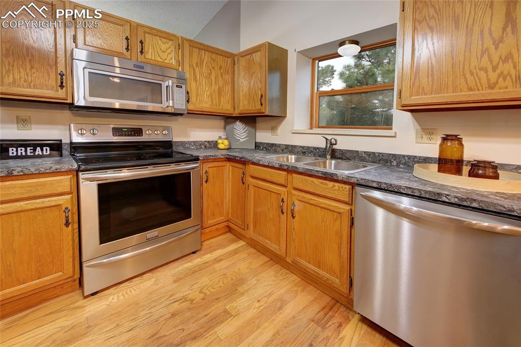 Image 3 of 29: Kitchen