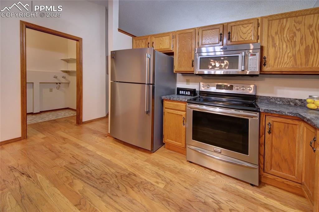 Image 4 of 29: Kitchen