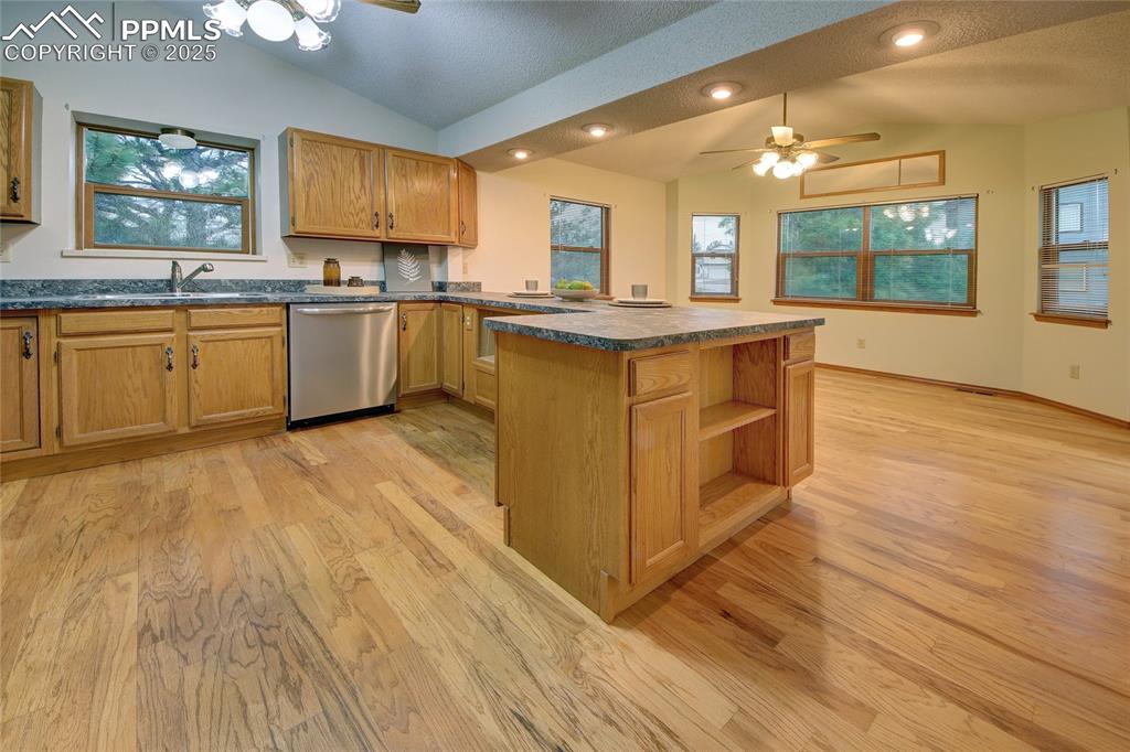 Image 5 of 29: Kitchen