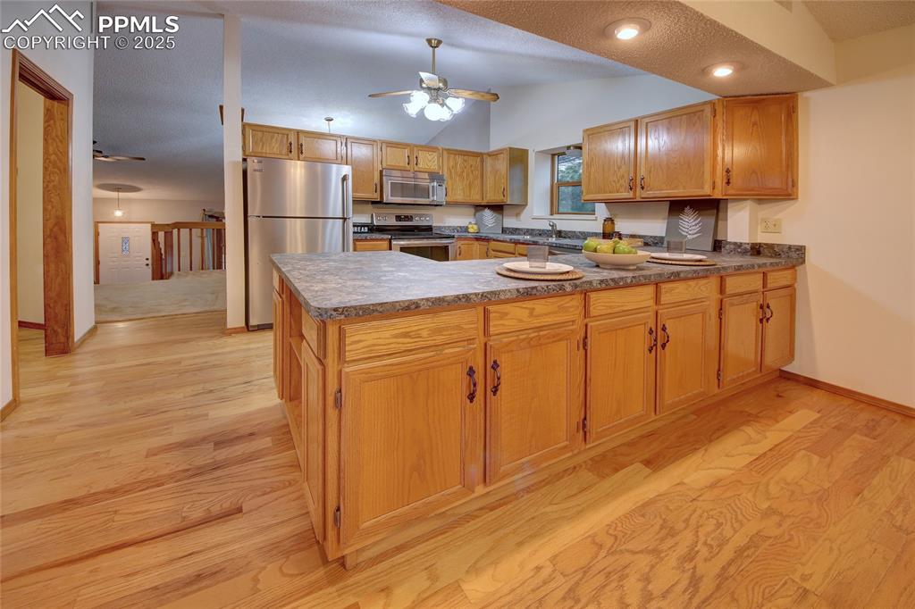 Image 6 of 29: Kitchen